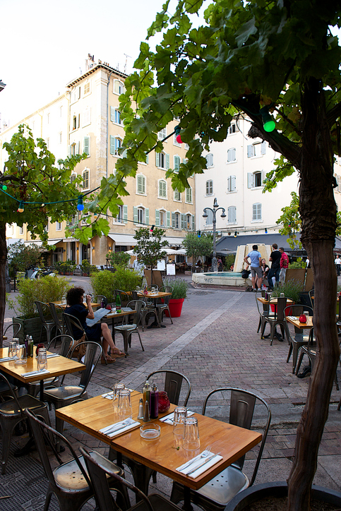 Comment attirer plus de clients boutique restaurant Marseille à Marseille et Bouches-du-Rhône